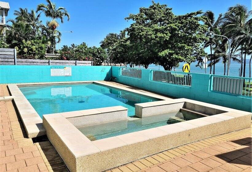 Emthree Seaside Apartments