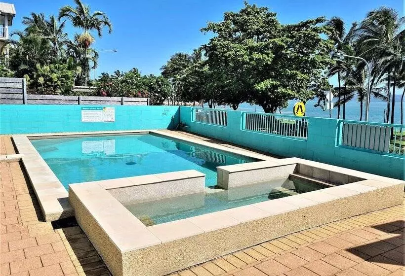 Emthree Seaside Apartments