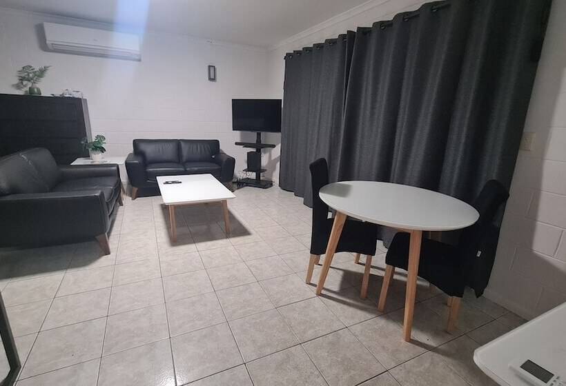 Emthree Seaside Apartments