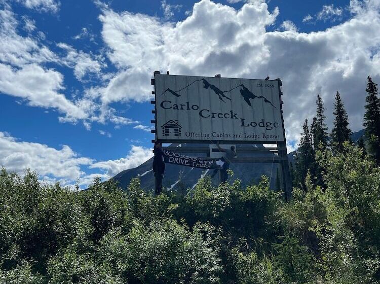 Hotel Carlo Creek Cabins
