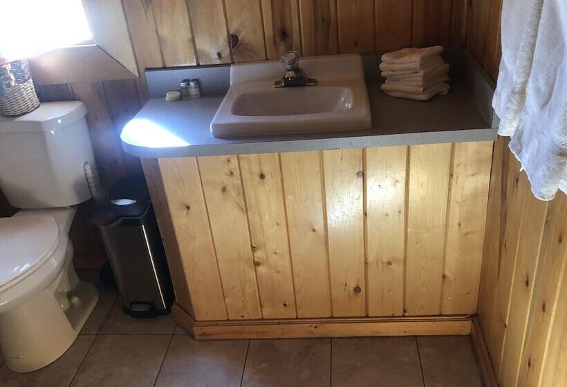 Hotel Carlo Creek Cabins