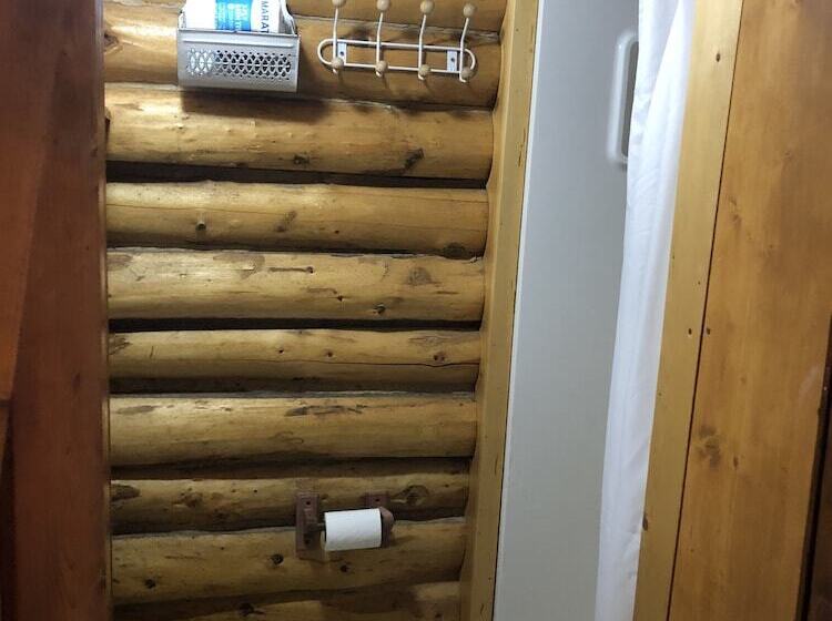 Hotel Carlo Creek Cabins