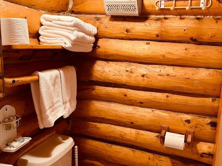 Hotel Carlo Creek Cabins