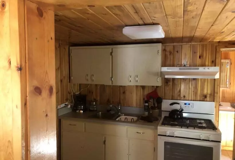 Hotelli Carlo Creek Cabins