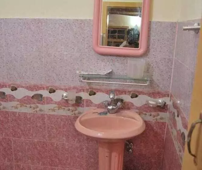 هتل Grapes Garden Resort Hunza