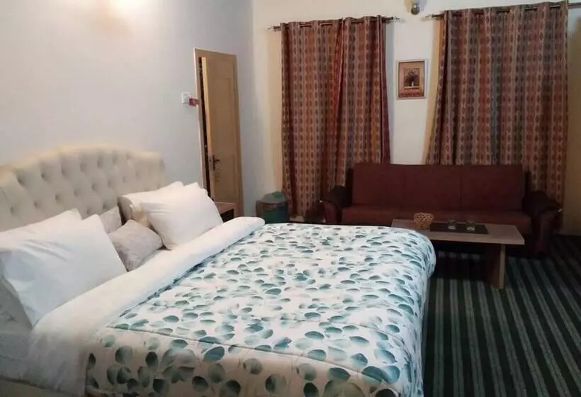 هتل Grapes Garden Resort Hunza