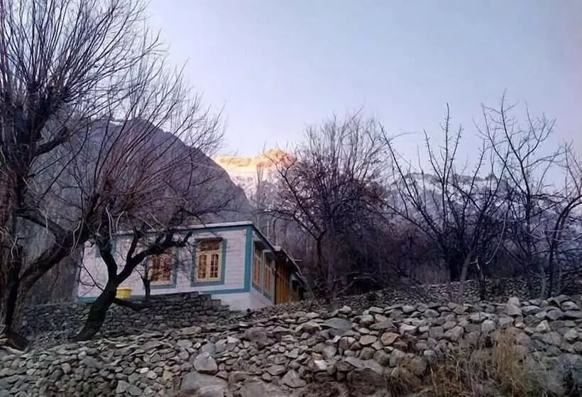 هتل Grapes Garden Resort Hunza