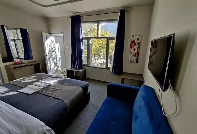 هتل Grapes Garden Resort Hunza