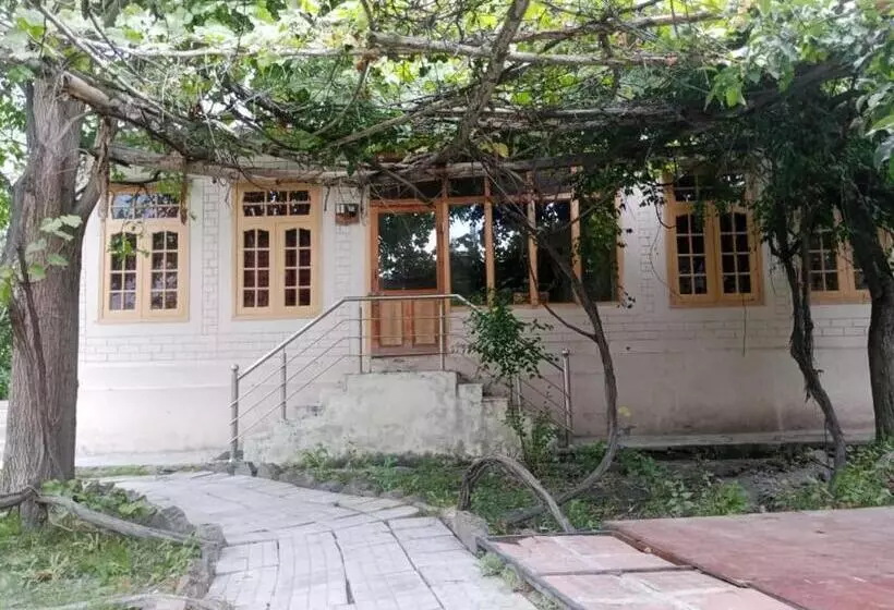 هتل Grapes Garden Resort Hunza