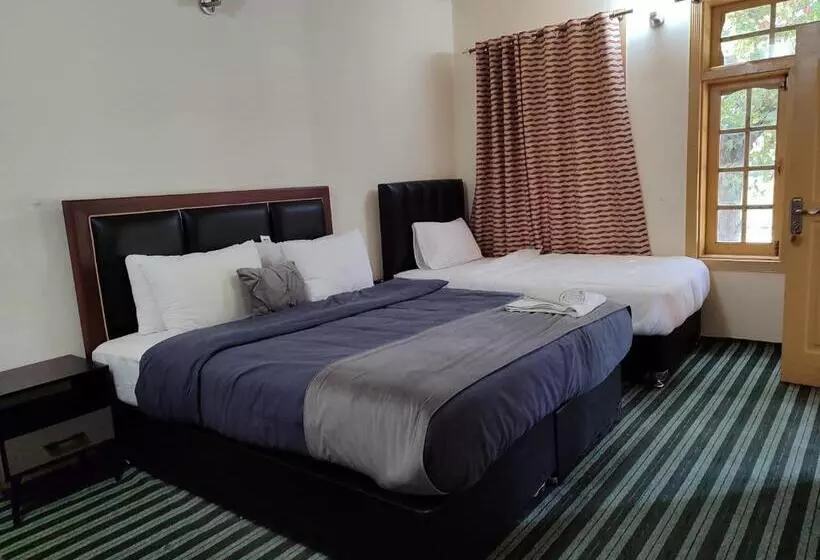 هتل Grapes Garden Resort Hunza