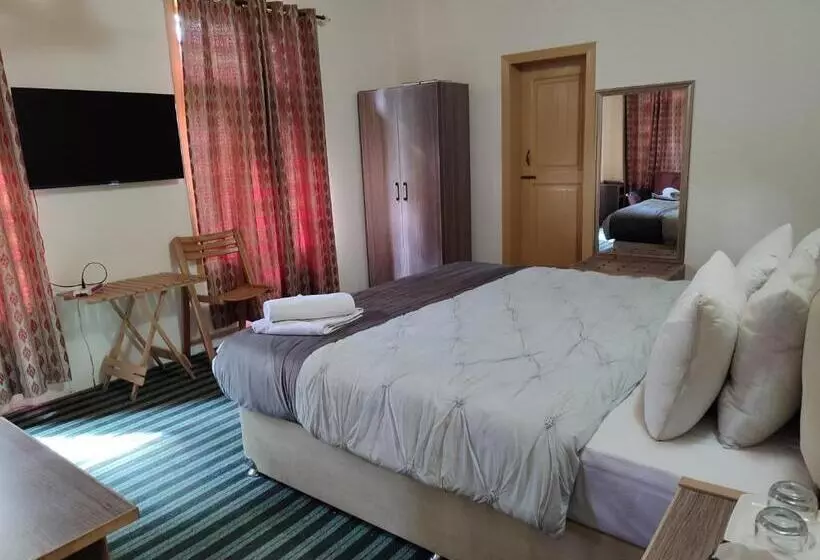 هتل Grapes Garden Resort Hunza