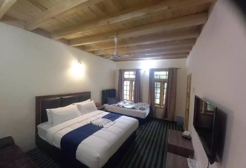 هتل Grapes Garden Resort Hunza