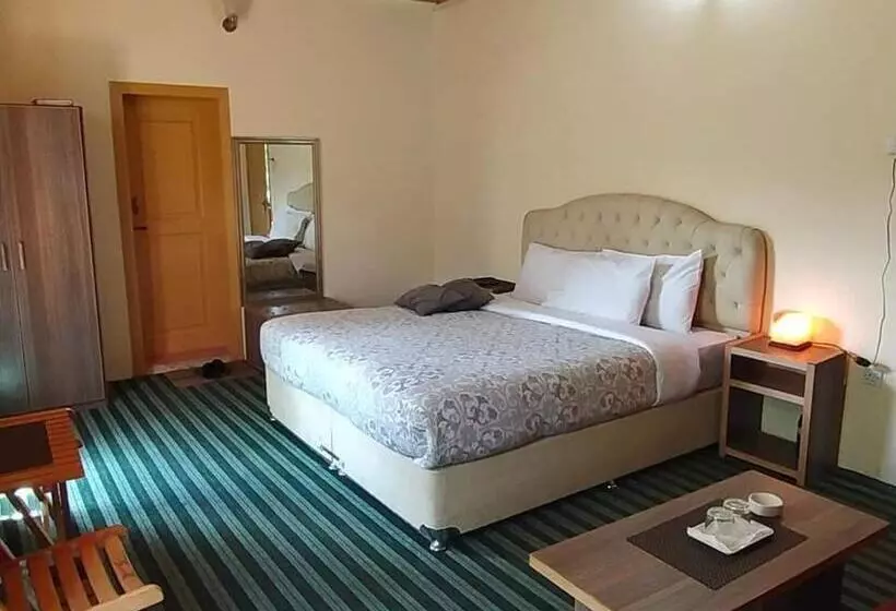 هتل Grapes Garden Resort Hunza