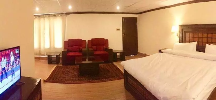 هتل The Guest House Hunza