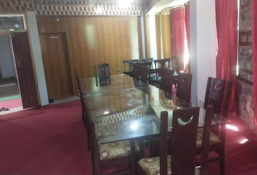 هتل The Guest House Hunza