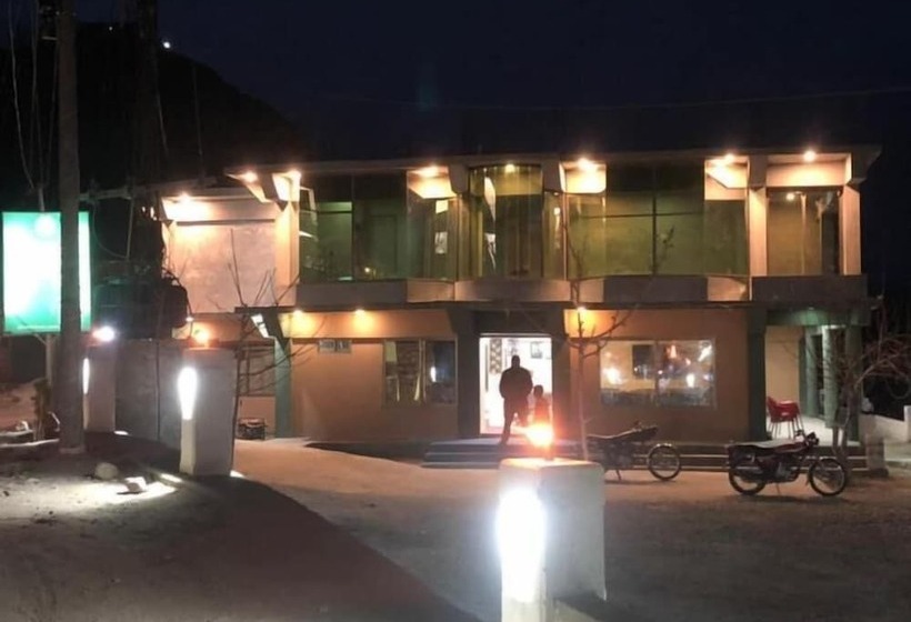 هتل Hunza White House