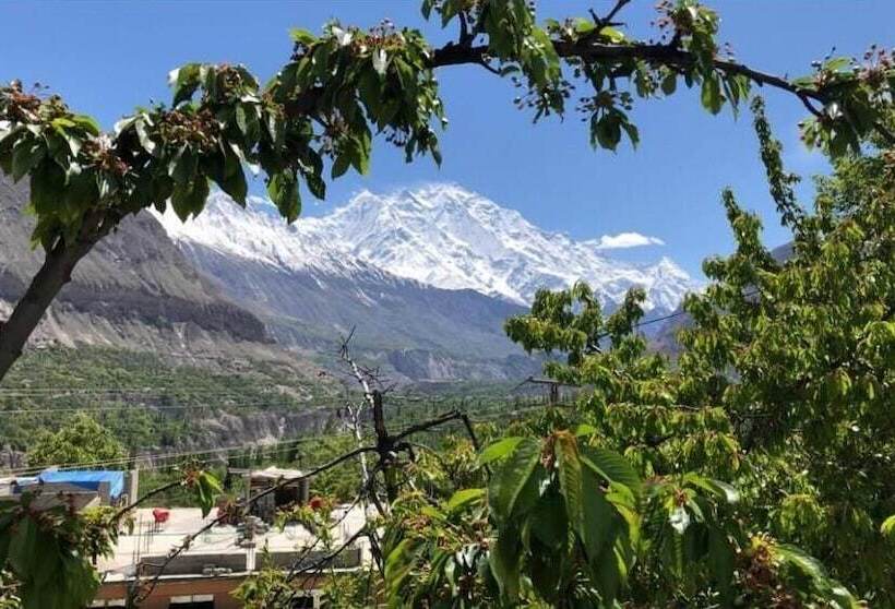 هتل Hunza White House