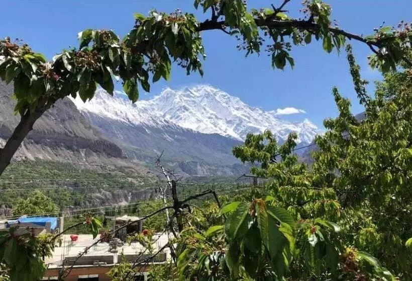 هتل Hunza White House