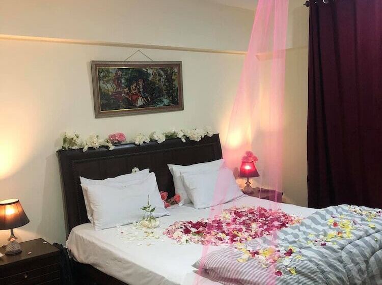 هتل Hunza White House