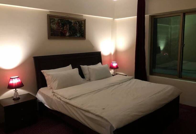 هتل Hunza White House