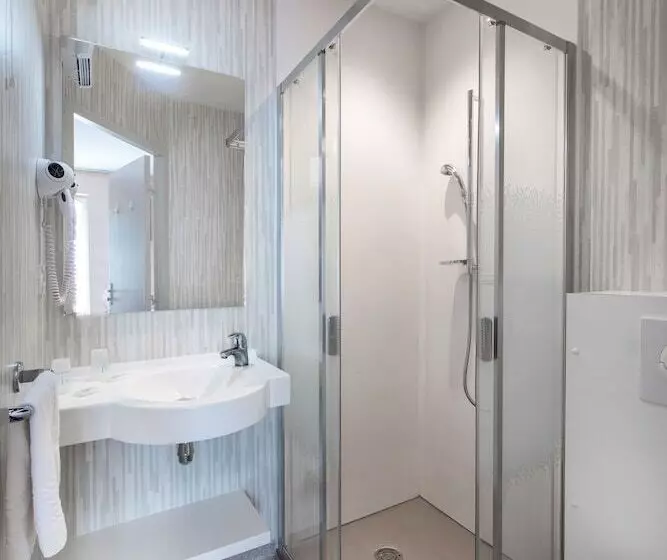 ホテル L Hôtel Des Bains   Salles La Source