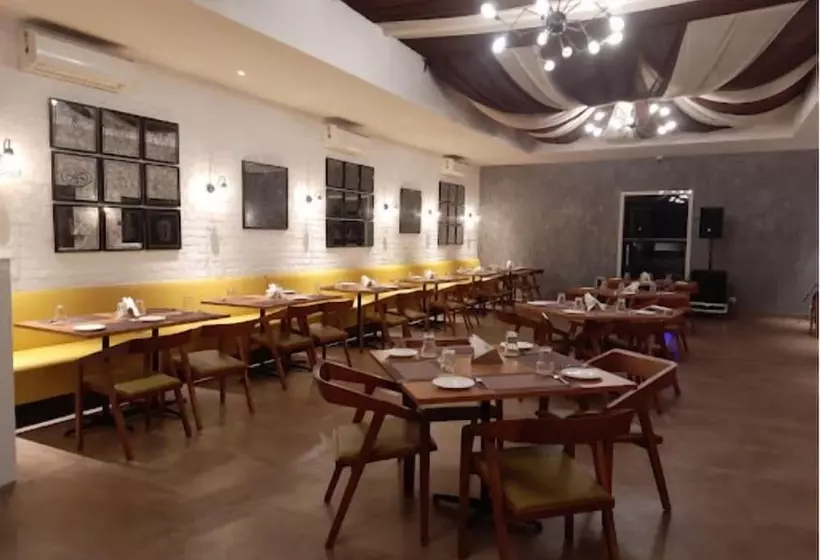 هتل Le Roi Lake View Koti