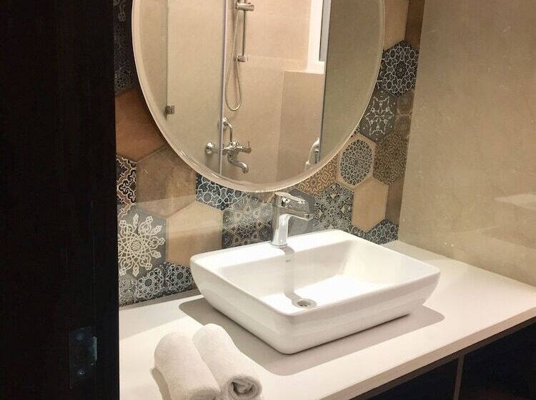 ホテル Le Roi Lake View Koti