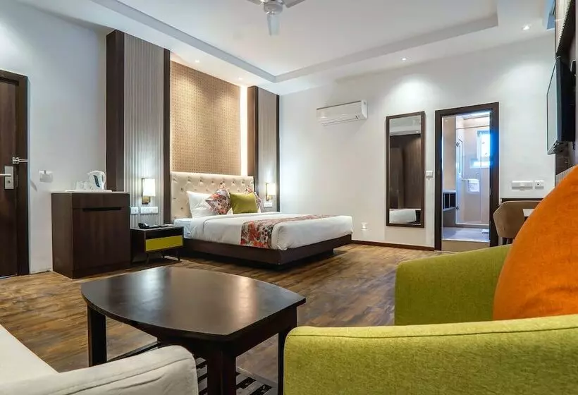 هتل Le Roi Lake View Koti