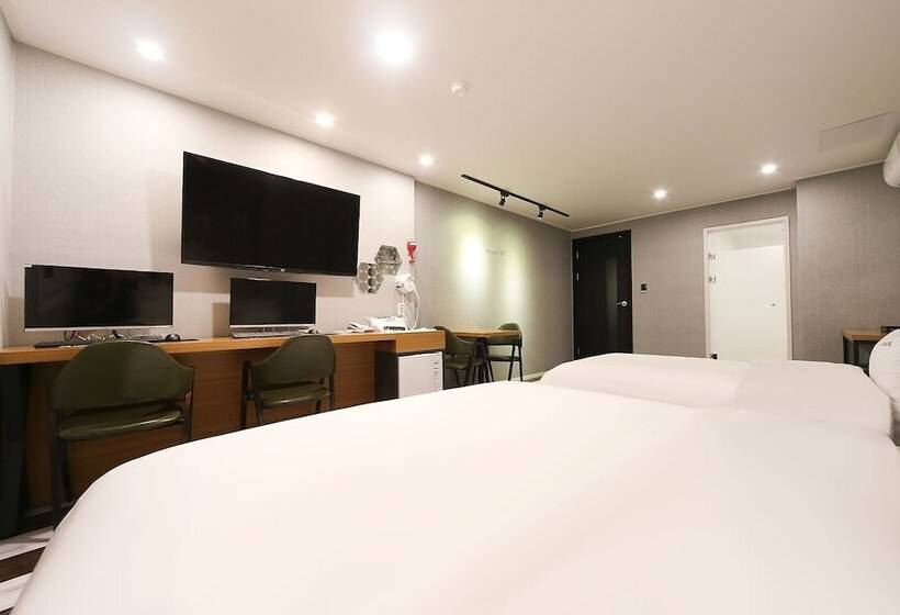Motel Changwon Yonghodong Max