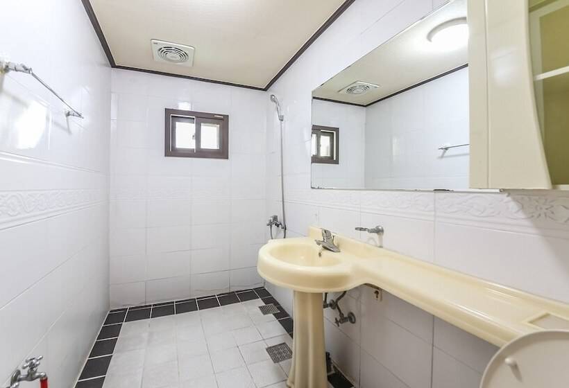 فندق على الطريق Muan Beach