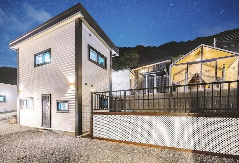 פנסיון Gapyeong Ddobagi Pet & Spa Glamping