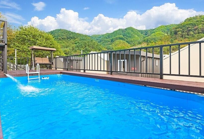 פנסיון Gapyeong Ddobagi Pet & Spa Glamping