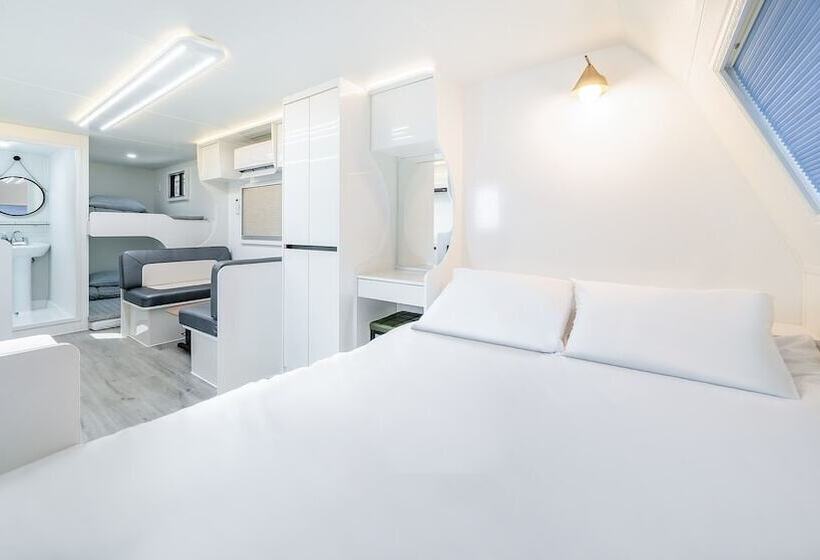 פנסיון Gapyeong Ddobagi Pet & Spa Glamping