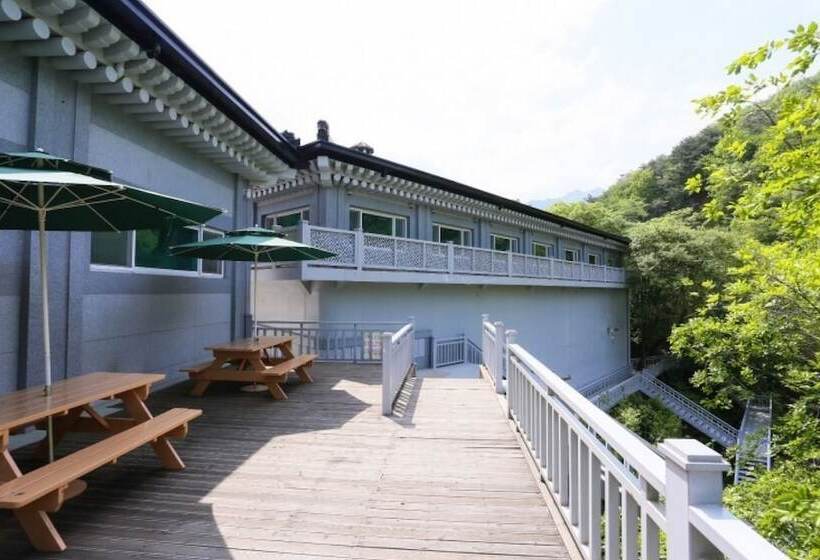 Seongju Gaya Hwangto Pension