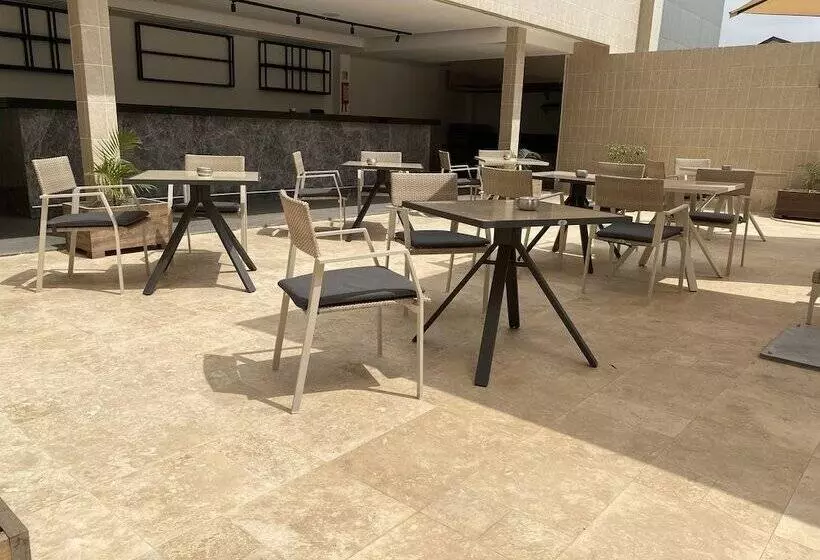 Star Land Hotel Bastos