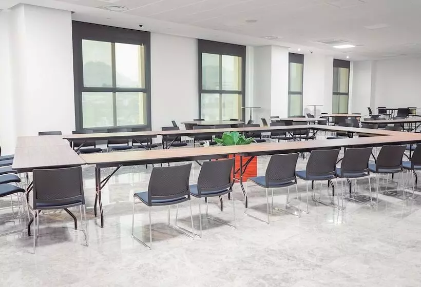 Star Land Hotel Bastos