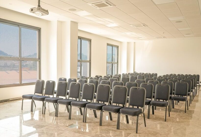 Star Land Hotel Bastos