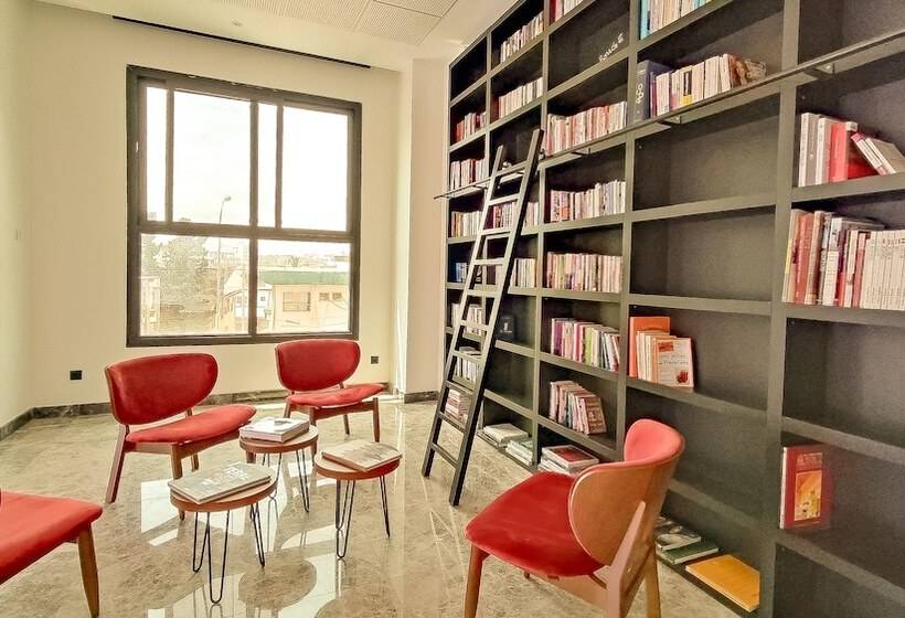 Star Land Hotel Bastos