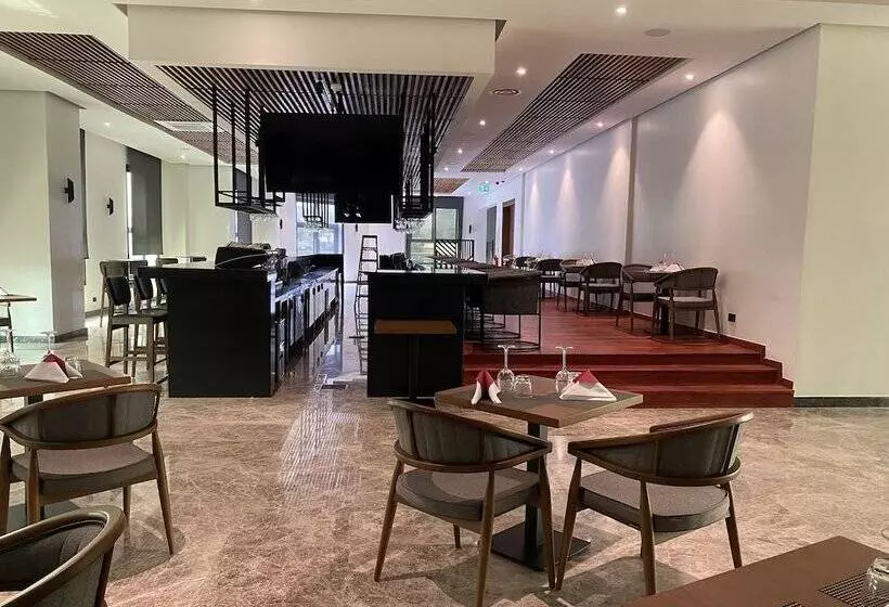 Star Land Hotel Bastos