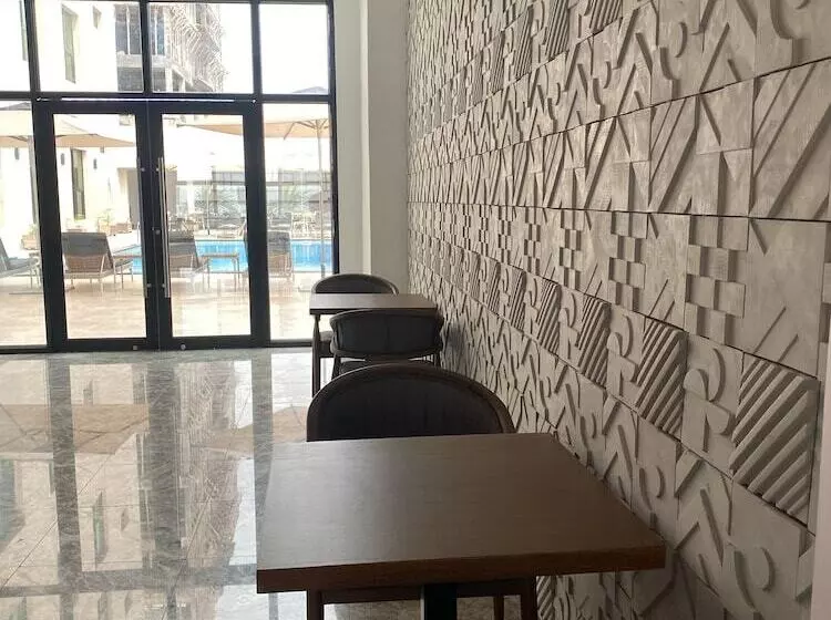 Star Land Hotel Bastos