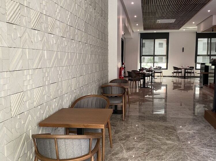 Star Land Hotel Bastos