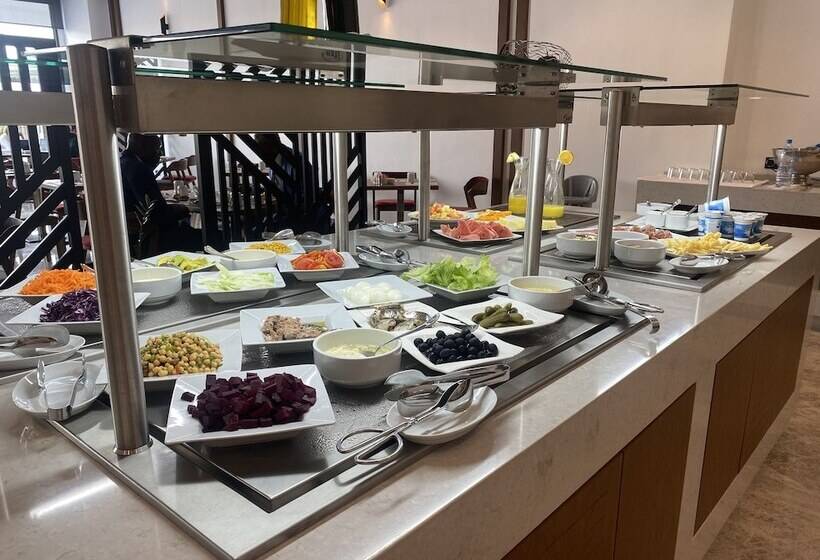 Star Land Hotel Bastos