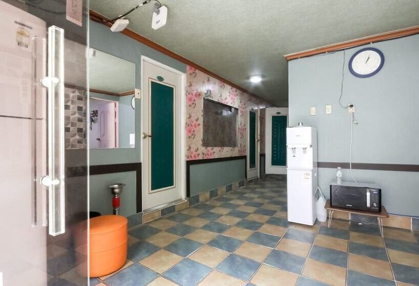 Ulleung Donghaejang Motel