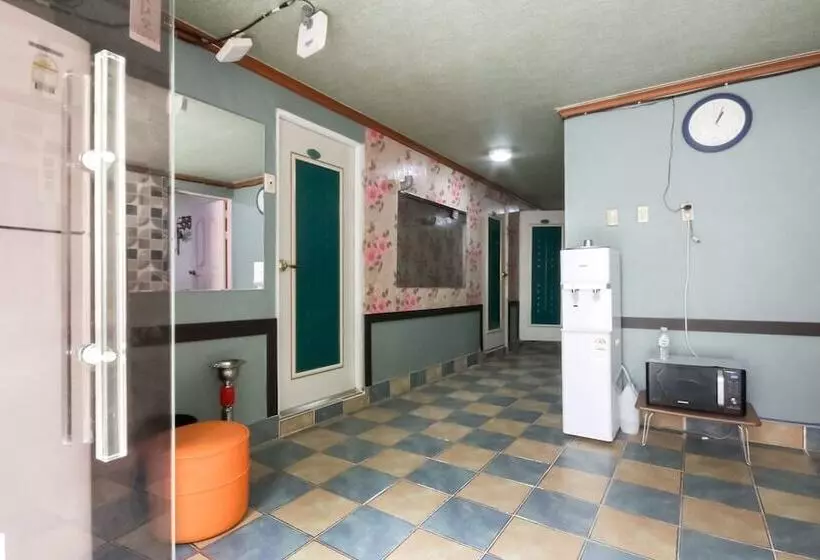 Ulleung Donghaejang Motel
