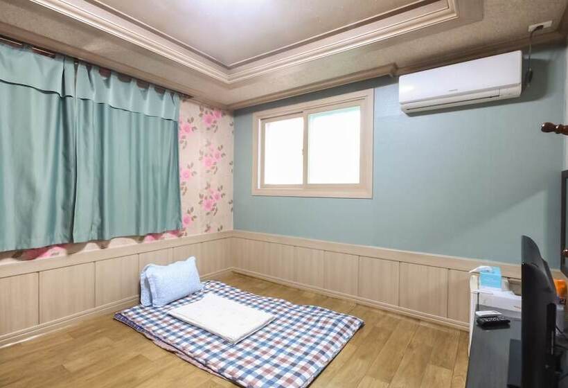 Ulleung Donghaejang Motel