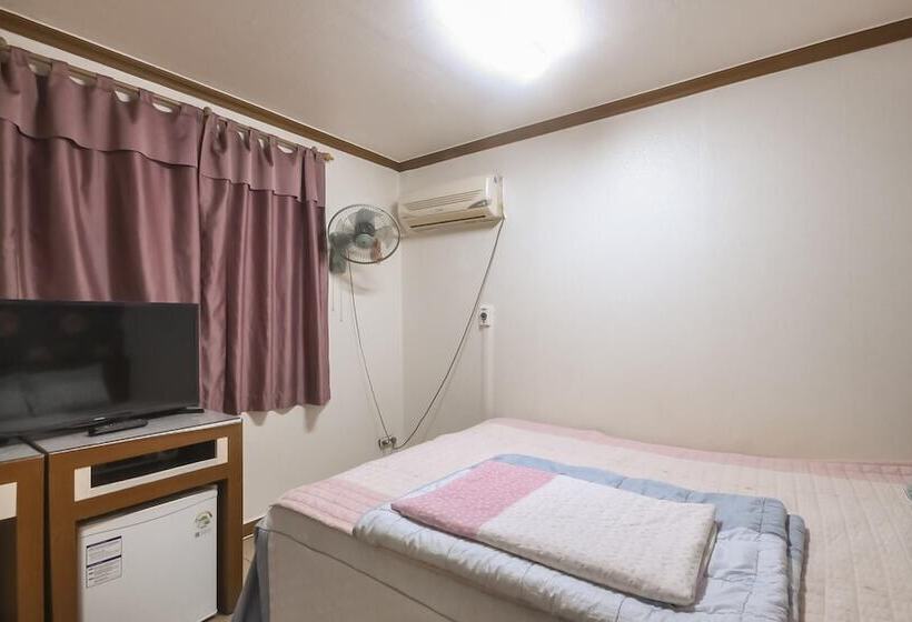 Ulleung Donghaejang Motel