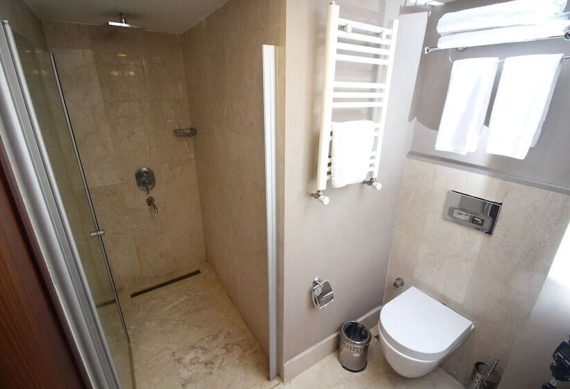 Vali Erdogan Konuk Evi Hitit Otel