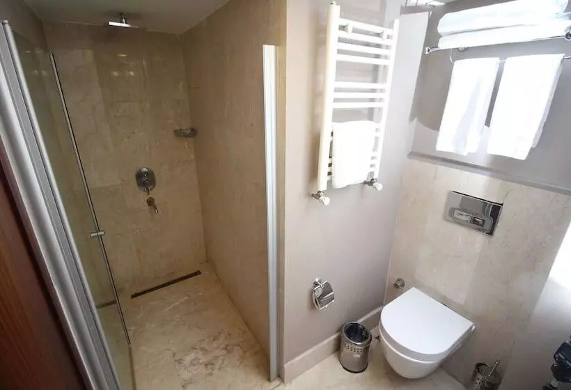 Vali Erdogan Konuk Evi Hitit Otel