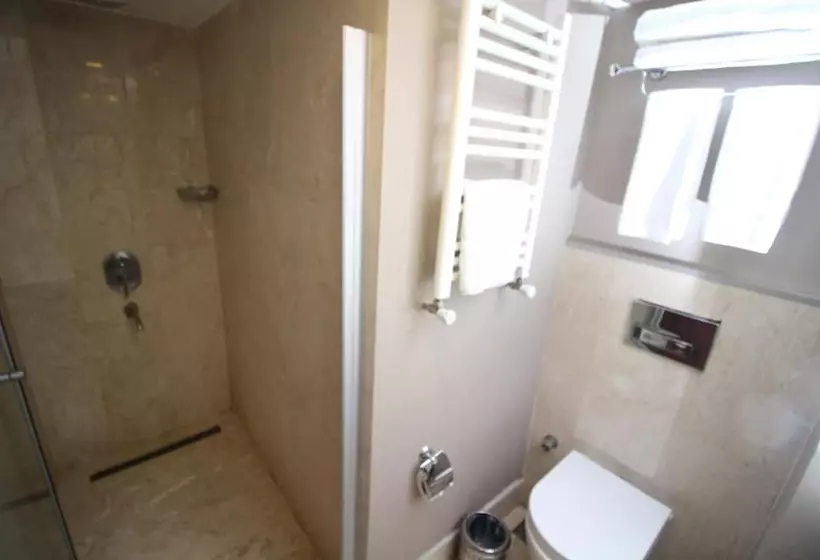 Vali Erdogan Konuk Evi Hitit Otel