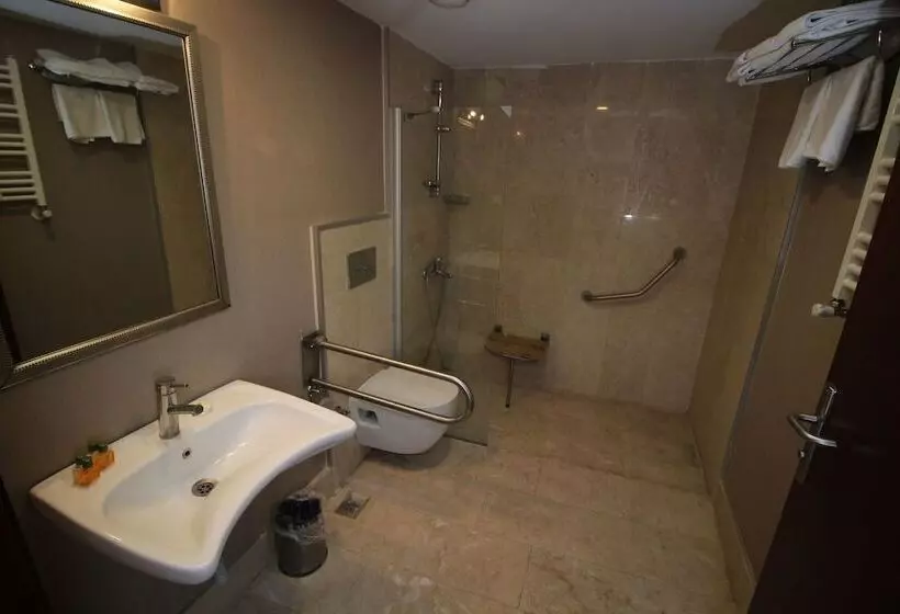 Vali Erdogan Konuk Evi Hitit Otel